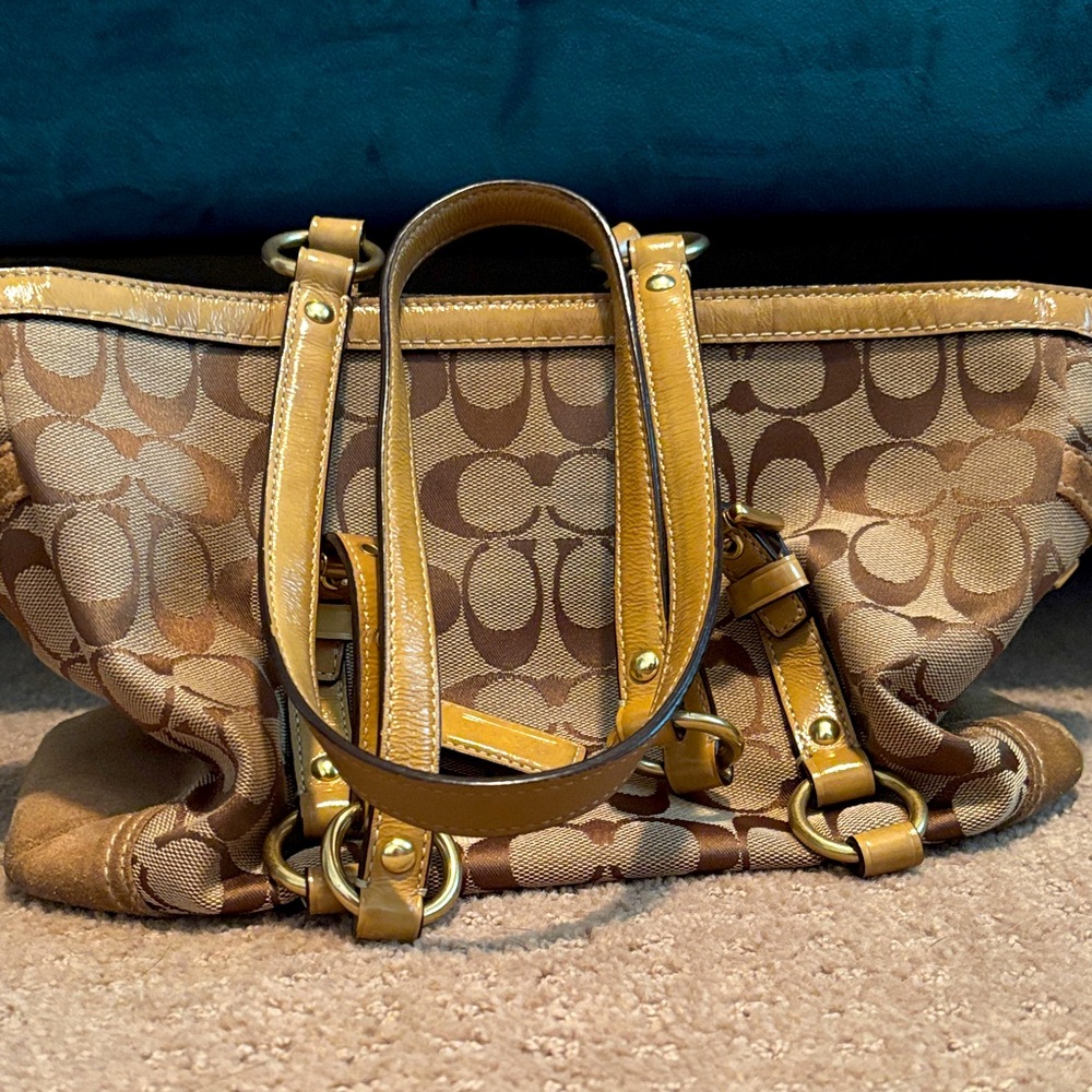 EUC Classic Coach Purse